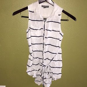 Sleeveless button down maternity blouse